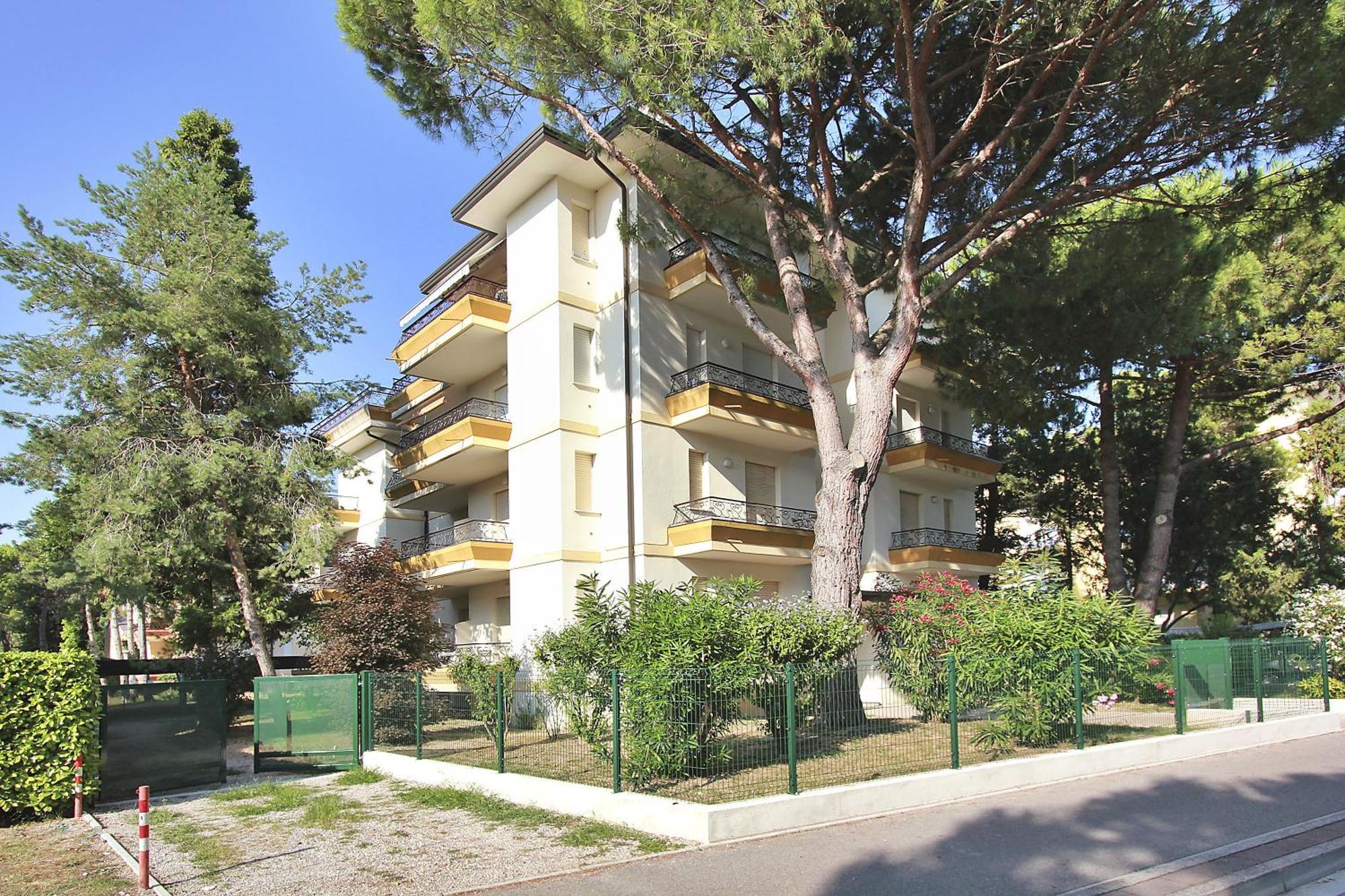 Residenza Ibsen Apartamento Lignano Sabbiadoro Exterior foto