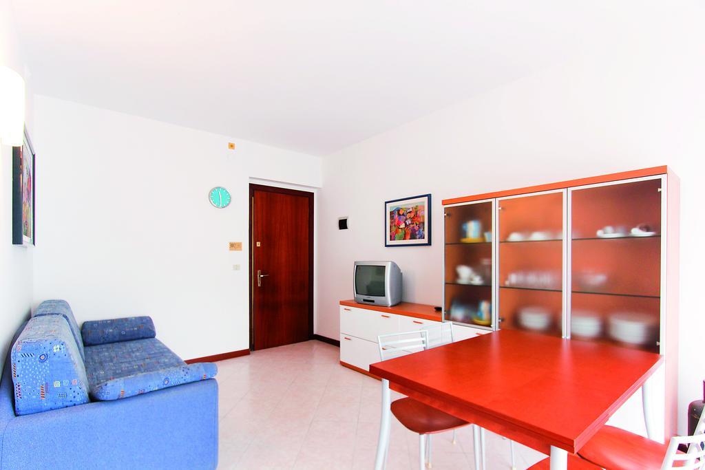 Residenza Ibsen Apartamento Lignano Sabbiadoro Quarto foto