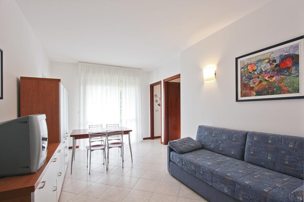 Residenza Ibsen Apartamento Lignano Sabbiadoro Quarto foto