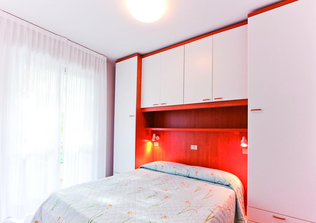 Residenza Ibsen Apartamento Lignano Sabbiadoro Quarto foto