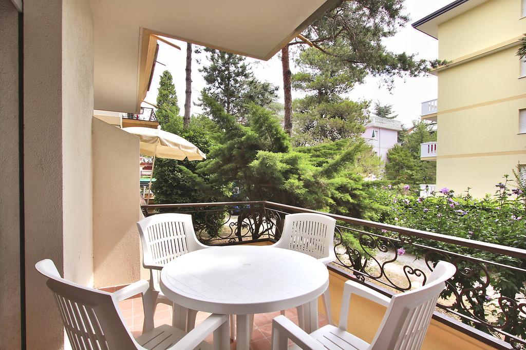 Residenza Ibsen Apartamento Lignano Sabbiadoro Quarto foto